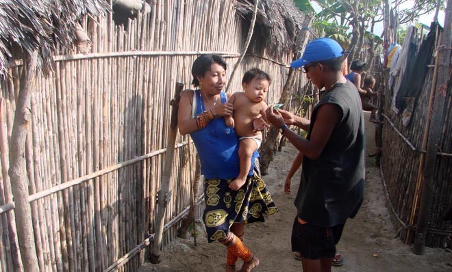 A Kuna (person native to the islands) lady with her baby
